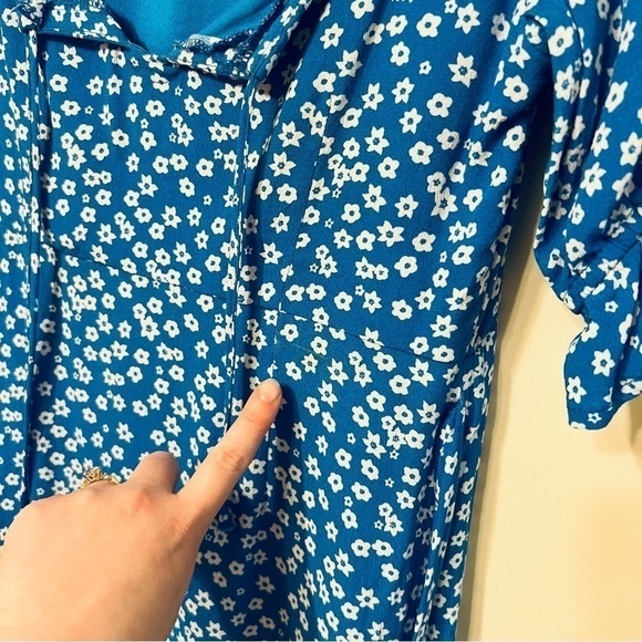 Skylar and Madison Mini Tie Waist Puff Sleeve V-Cut Dress in Blue & White, Small - Picture 8 of 9